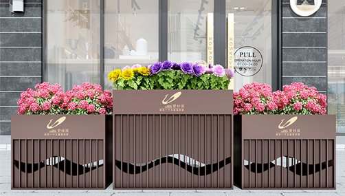 1587542979636393.jpg 花箱